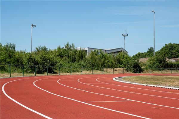 Renovatie kunststof atletiekpiste in PU - Sportinfrabouw NV